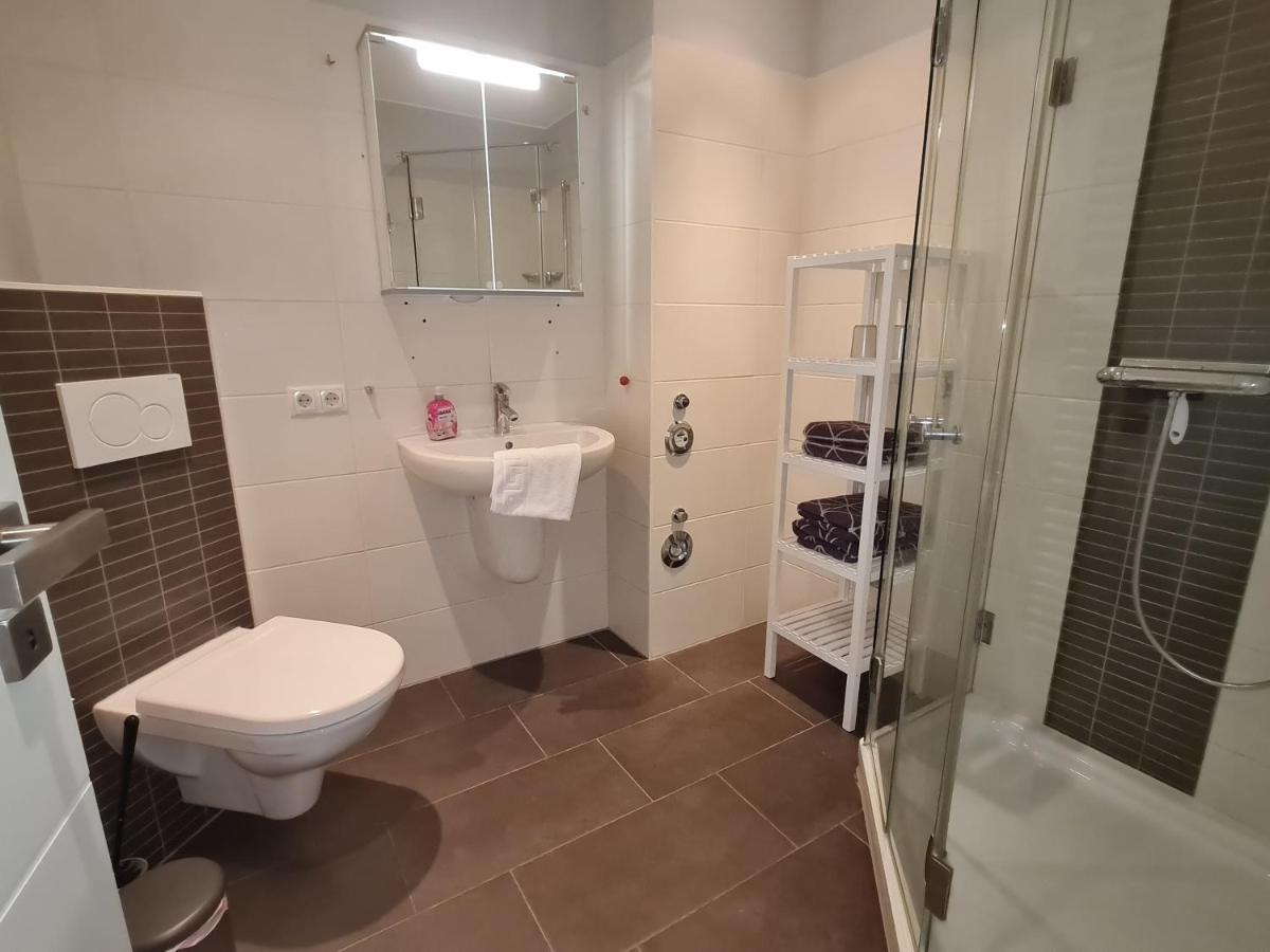 Wohnung Fleethoern - Zentral, Ruhig, Mit Parkplatz Und Balkon Kiel Esterno foto